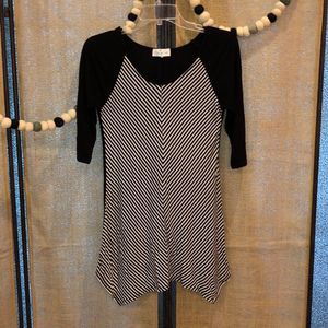 ZigZag Stripe Black Top Size Small